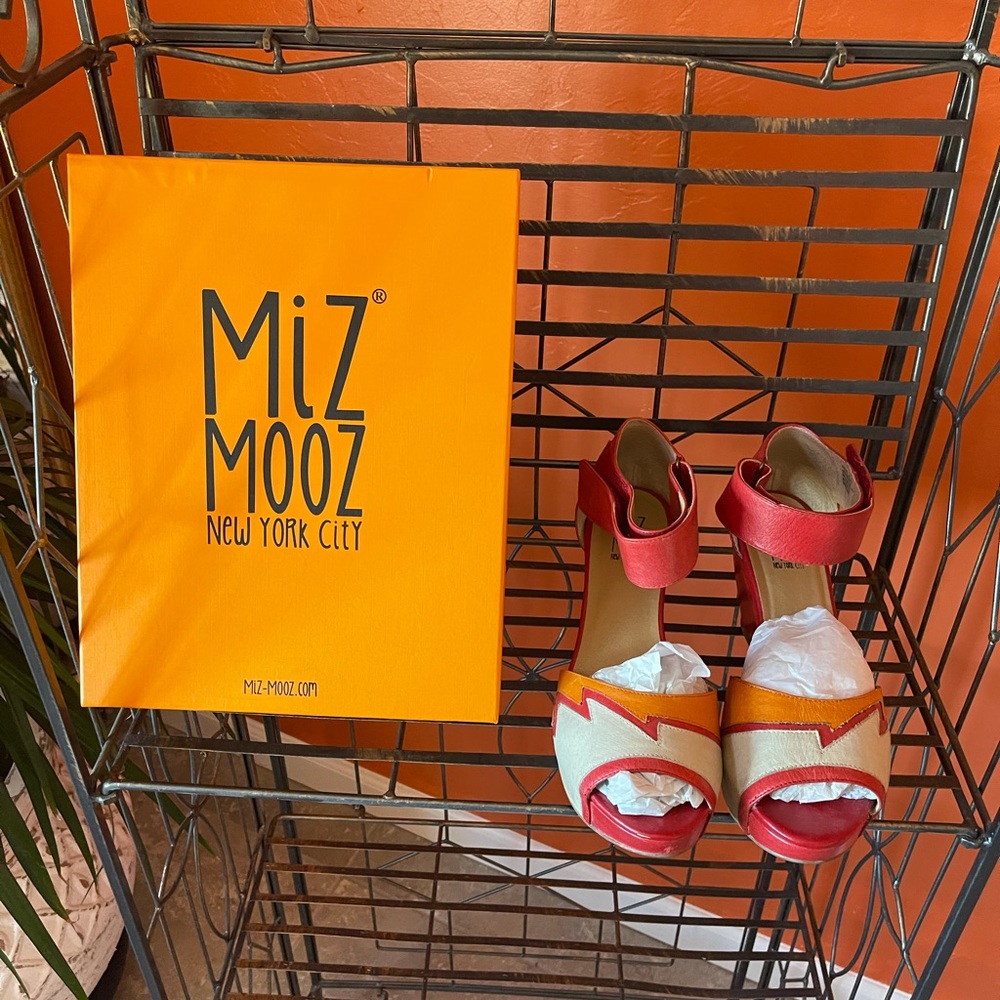 Fun multicolored platform with ankle strap